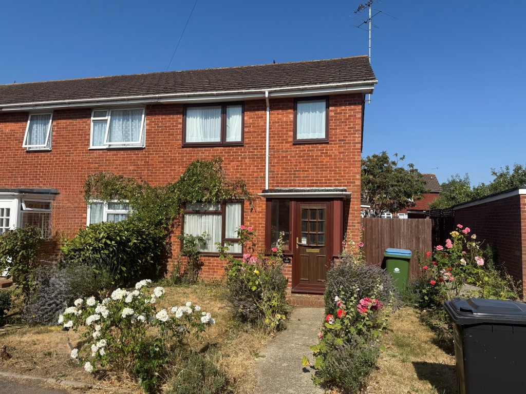 Lot: 146 - THREE-BEDROOM END-TERRACE HOUSE WITH GARAGE - External front elevation of end of terrace house